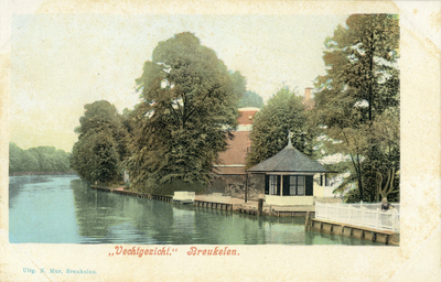 8633 Gezicht op de Vecht bij Breukelen uit het noorden vanaf de Vechtbrug, met rechts de theekoepel van het huis Vecht ...